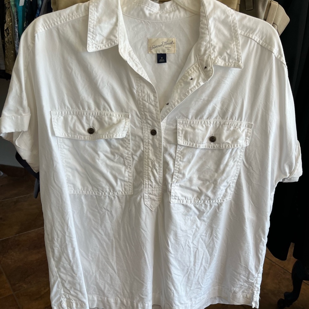 Universal Thread Ivory Button-Up med